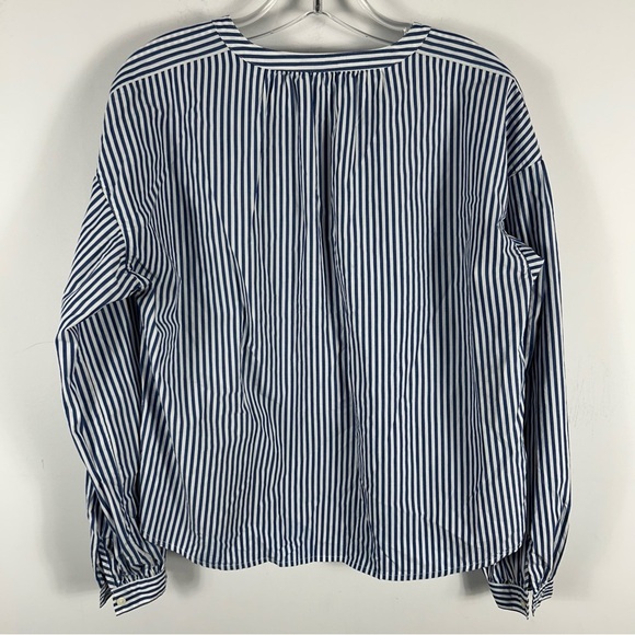 ❤️Gap Blue Striped Women's Top M - Picture 4 of 10
